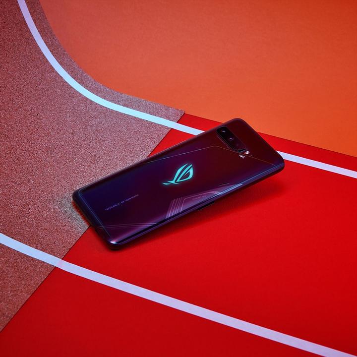Produktbild ASUS ROG Phone 3 Strix (8GB) (256 GB, Black, 6.59", Dual SIM, 64 Mpx, 5G)