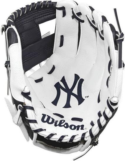 Actual product image Wilson A200 MLB NYY Team Glove BBG (10")