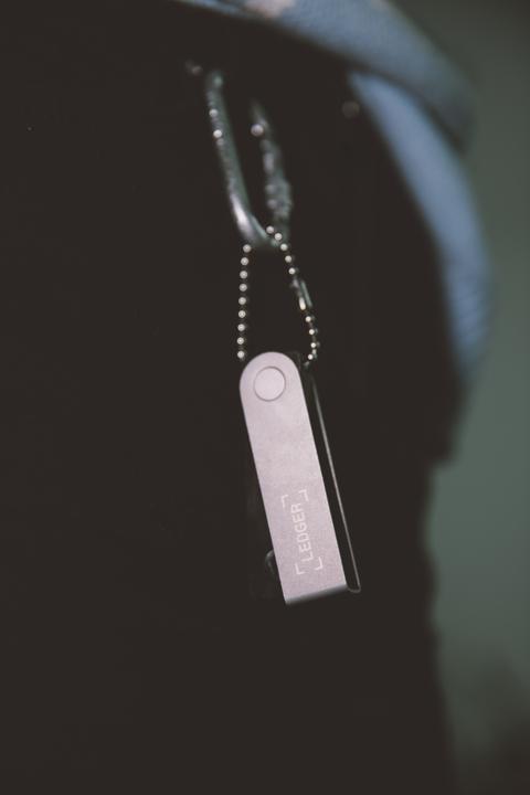 Produktbild Ledger Nano X - Onyxschwarz (Litecoin, Zcash, Dash, Bitcoin, Vertcoin, Neo, Ether, Ubiq, Ethereum Classic, Bitcoin Cash, Stellar, Komodo)