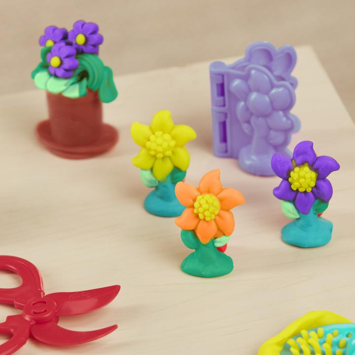 Actual product image Play-Doh Grow Your Garden Toolset