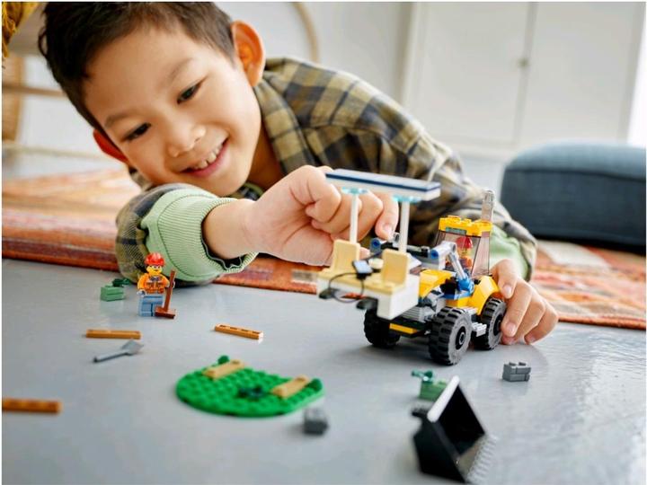 Actual product image LEGO 60385 Wheel loader (60385, LEGO City)