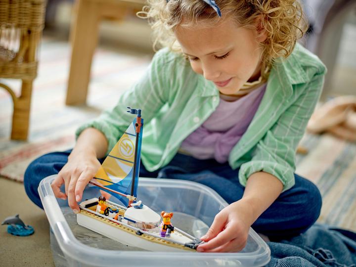 Actual product image LEGO Sailboat (60438, LEGO City)