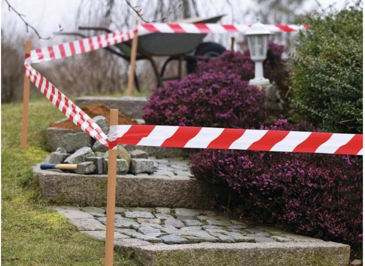 Produktbild tesa Signal Absperrband, nicht klebendes Warnband zur Abgrenzung von Gefahrenbereichen (80 mm)