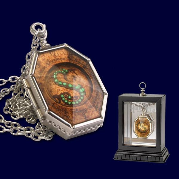 Produktbild Noble Collection Harry Potter Replik 1/1 Horkrux Medaillon Salazar Slytherin