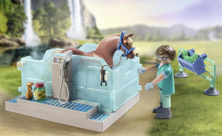 Actual product image Playmobil Amelia & Whisper with horse box (71353, Playmobil Horses of Waterfall)