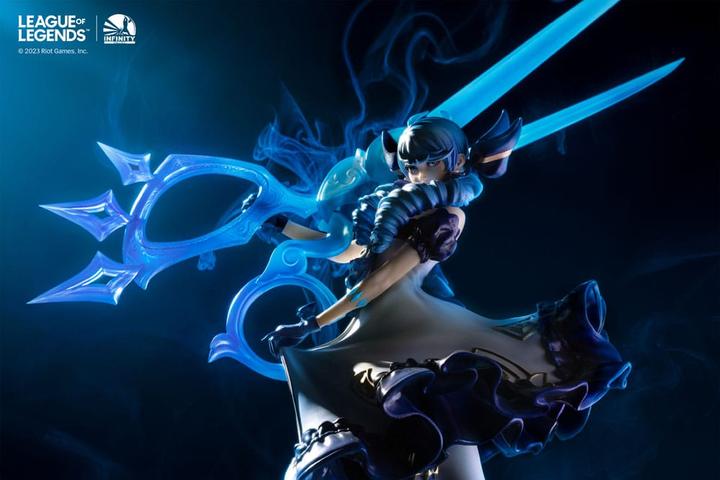 Image du produit Infinity Studios League of Legends "The Hallowed Seamstress - Gwen" Statue 1/6