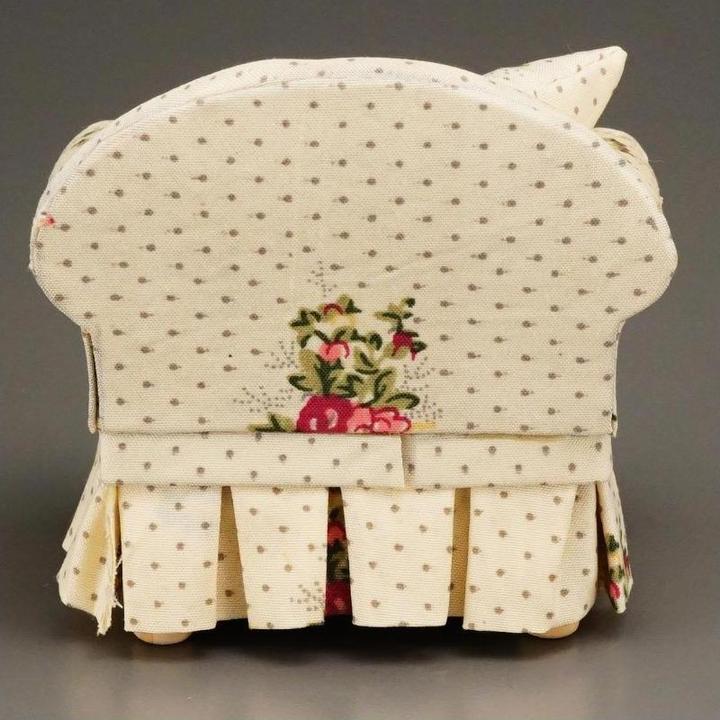 Immagine prodotto Reutter 001.743/4 - Poltrona imbottita con decorazione a rose, miniatura