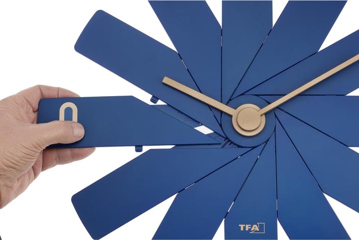 Produktbild TFA Clock In The Box (56.50 cm)