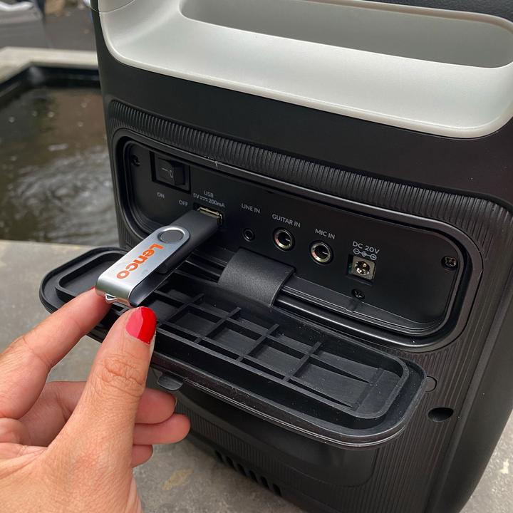 Actual product image Lenco PA-100PK (14 h, Rechargeable battery operated)