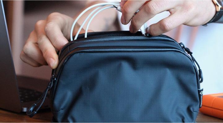 Actual product image Wandrd Tech Pouch Medium (Camera accessory bag, 2 l)