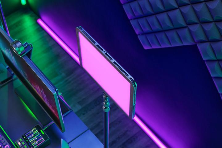 Actual product image Razer Key Light Chroma (2800 lm)