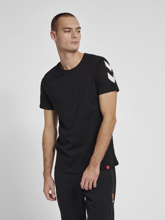 Actual product image hummel Legacy Chevron T-Shirt (L)