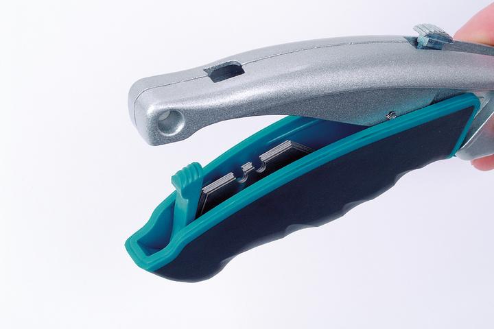 Actual product image wolfcraft Quick-Change Trapezium Blade Knife with Retractable Blade (Cutters)