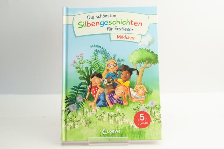 Actual product image Die schönsten Silbengeschichten für Erstleser - Mädchen (German, Annette Moser, Alexandra Fischer-Hunold, Heike Wiechmann, Loewe first readers, Carola Storm, 2021)