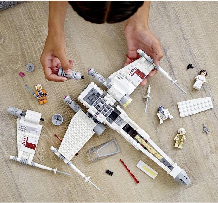 Actual product image LEGO Luke Skywalker's X-Wing Fighter (75301, LEGO Star Wars)