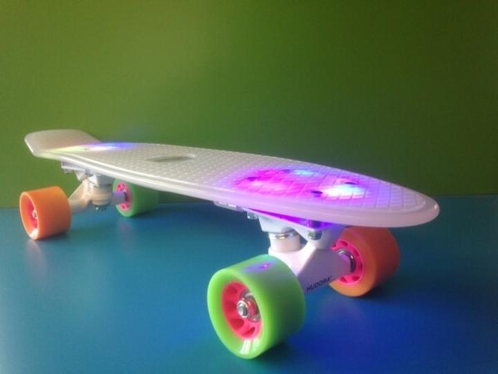 Actual product image Hudora Skateboard Rainglow (22.44")
