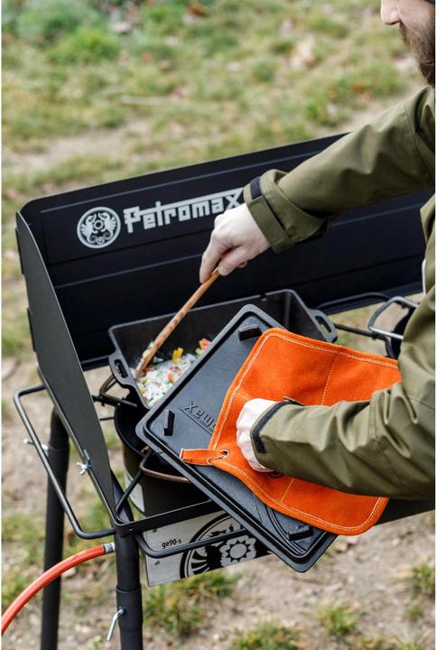 Actual product image Petromax Aramid Pro 300 pot holder (2 pieces) (rauleder, 100% aramid (polyamide), 100% polyester, contains non-textile components of animal origin)