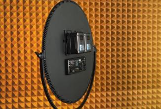Actual product image Newell Air Artha Max XL LED lamp and BP-150 LCD V-mount battery set