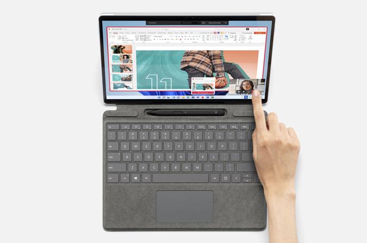 Actual product image Microsoft Surface Pro Signature Keyboard with Slim Pen 2 (CH)