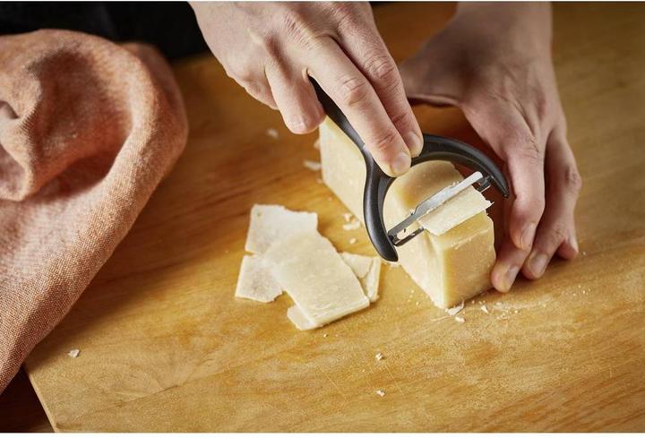 Produktbild Fiskars Gemüseschäler