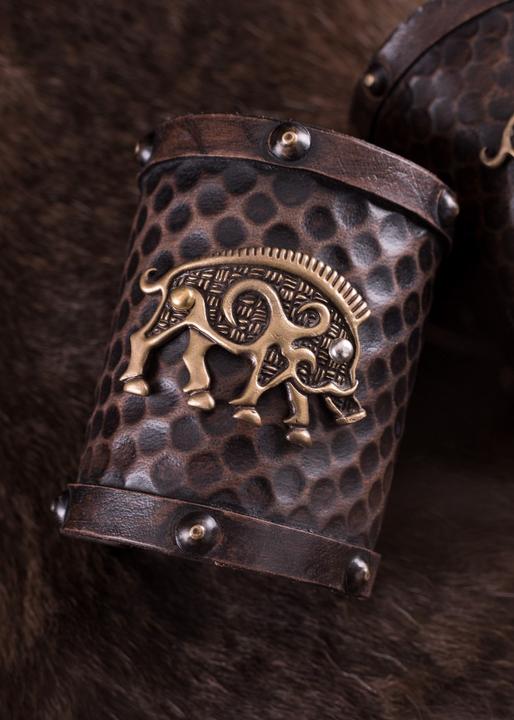 Image du produit Battle Merchant 2 protège-poignets en cuir avec motif celtique de sanglier