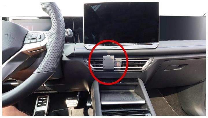 Actual product image Brodit ProClip Volkswagen Tiguan 25-25
