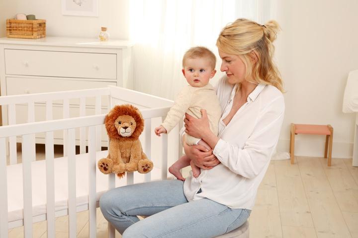 Produktbild Cloud B Kuscheltier mit Musik Lion Louis (20.10 cm)
