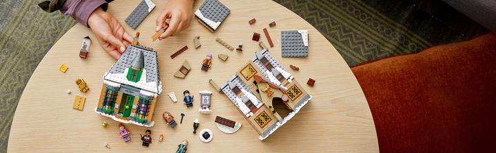 Actual product image LEGO Visit to Hogsmeade (76388, LEGO Harry Potter)