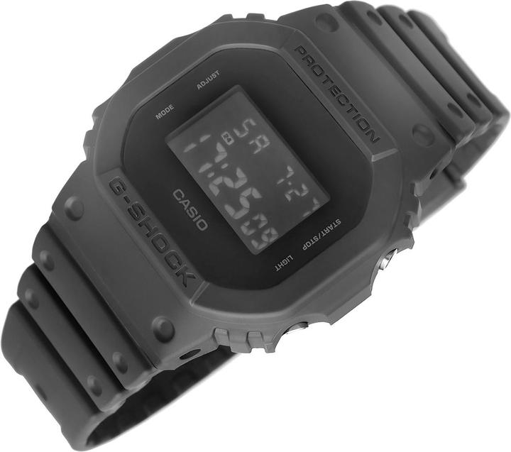 Produktbild Casio GA-700RGB-1AER (Chronograph, Digitaluhr, 53 mm)
