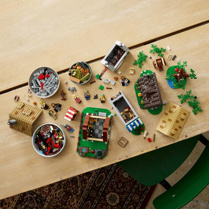 Actual product image LEGO Medieval town square (10332, LEGO Icons, LEGO Rare Sets)