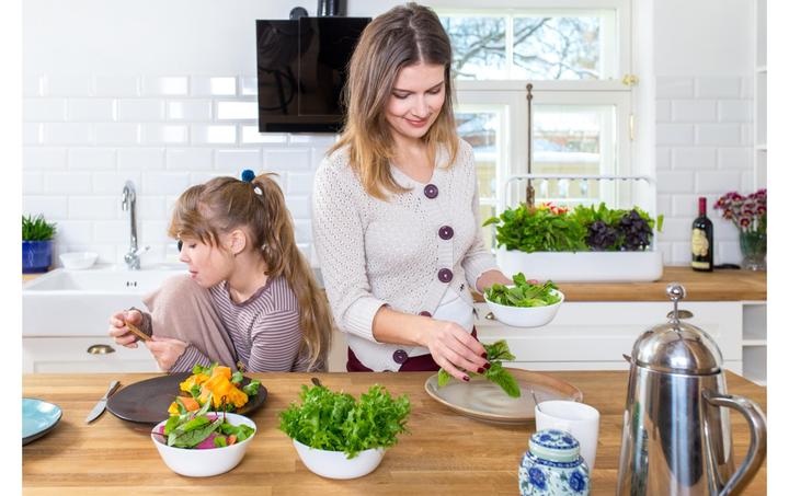 Actual product image Click and Grow Smart Garden 9 (62.50 cm)