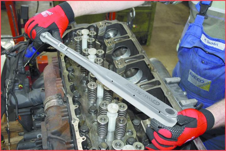 Actual product image KS Tools ALUTORQUEprecision torque wrench, 3/4", double square, 520-1000 Nm (3/4", 1000 Nm, 10 Nm)