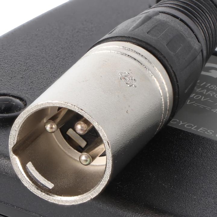 Actual product image Giant XLR 3-pole quick charger 36V 4A XLR 3-pole / CAN bus 544M36V4AGLI180-10V 9gb1680202 (E-bike charger)