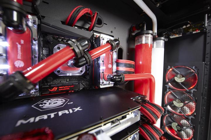 Immagine prodotto Joule Performance Artigianato 1 (Intel Core i9-7980XE, 64 GB, 1000 GB, GeForce GTX 1080 Ti)