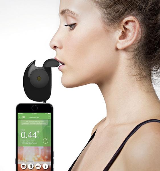 Actual product image Floome breathalyzer iOS & Android