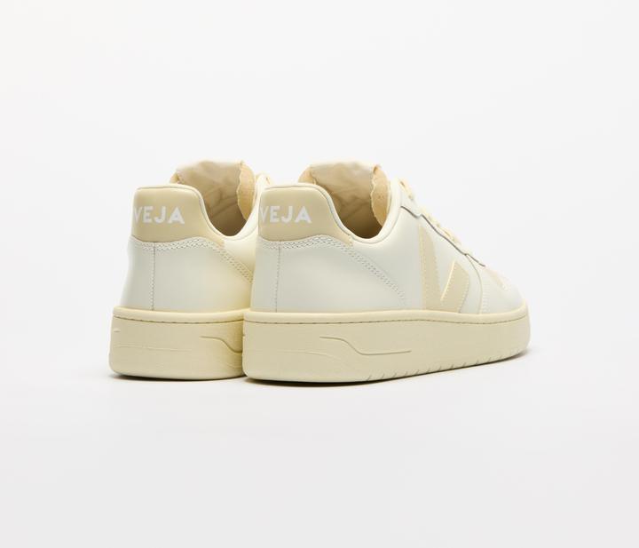 Actual product image Veja V-10 Leather Pure Calcaire (41)