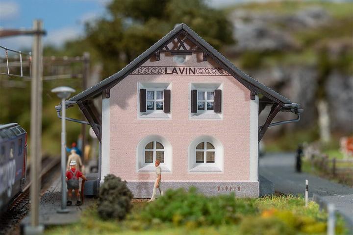 Actual product image Faller Bahnhof Lavin