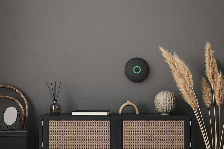 Actual product image Airthings Wave Plus