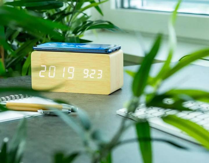 Actual product image Avenwood QI charging