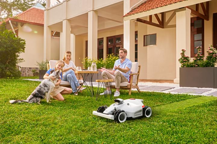 Actual product image Mammotion Luba 2 AWD 1000 (1000 m²)