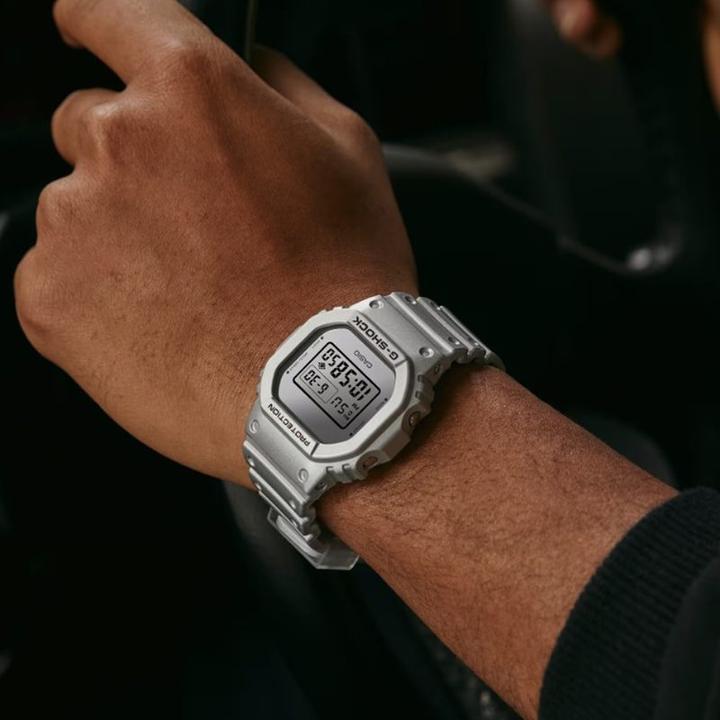 Produktbild G-Shock DW-5600FF-8ER (Chronograph, 43 mm)