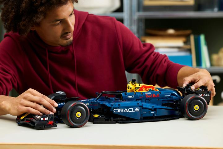 Actual product image LEGO Oracle Red Bull Racing RB20 F1 Rennauto (42206, LEGO Technic)