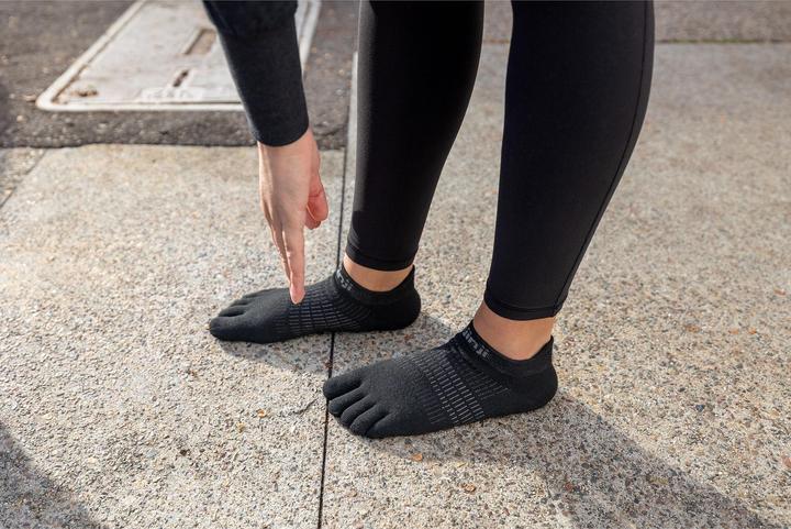Actual product image Injinji Women's Run Lightweight No-Sho (M/L)
