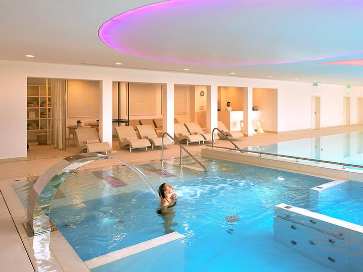 Immagine prodotto Smartbox Per due persone al 5* Superior The View Lugano: 50 min. di massaggio Aroma Bliss e accesso alla spa (2 pers.)