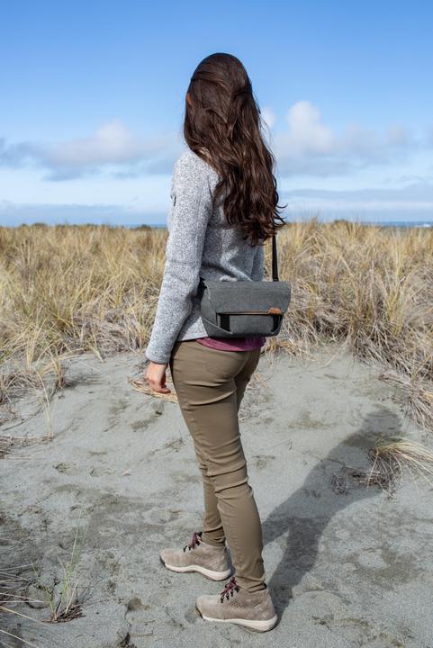 Image du produit Peak Design Pochette de terrain v2 (Sacoche de hanche pour appareil photo, Sac à bandoulière pour appareil photo, 3 l)