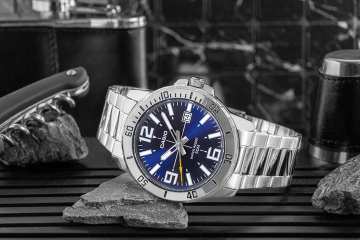 Actual product image Casio Herrenuhr MTP-VD01D-2BVUDF + BOX (43 mm)