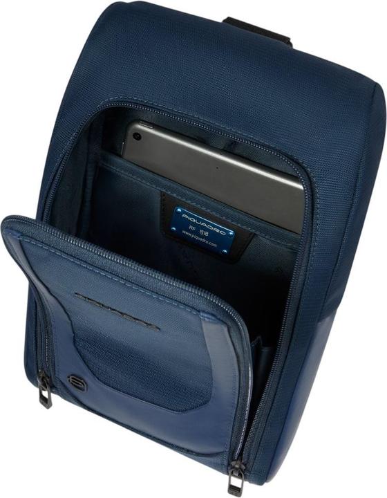 Image du produit Piquadro Umhängetasche aus recyceltem Stoff und Leder