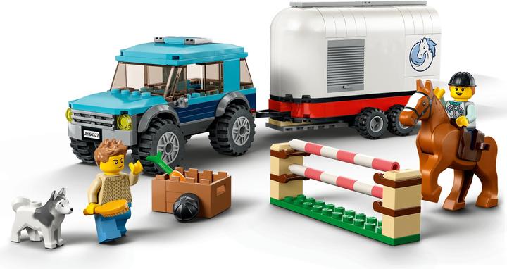 Actual product image LEGO SUV with horse trailer (60327, LEGO City)