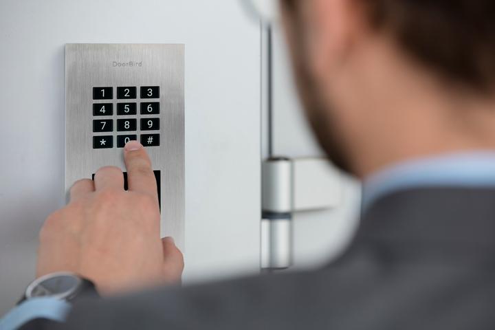 Actual product image Doorbird A1121 flush-mounted (Key card)