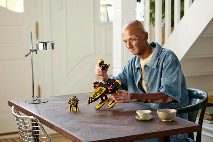 Produktbild LEGO Blacktron Renegade (10355, LEGO Icons, LEGO Seltene Sets)